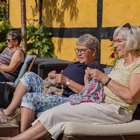 Pension Slaegtsgaarden Allinge-Sandvig Dış mekan fotoğraf