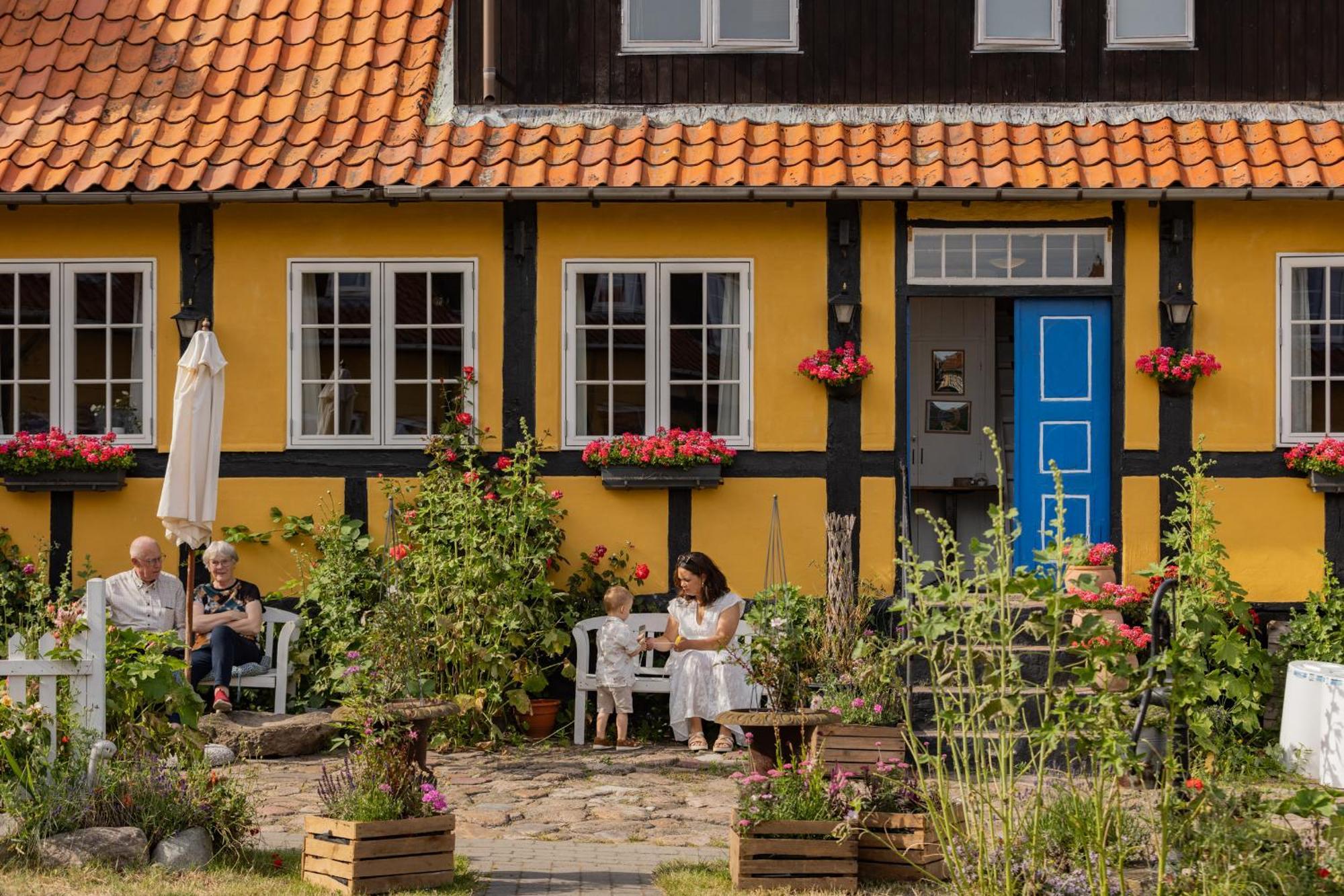 Pension Slaegtsgaarden Allinge-Sandvig Dış mekan fotoğraf
